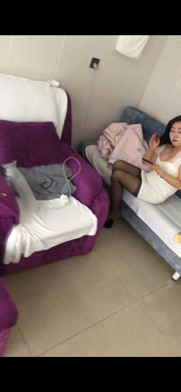 镇江丹阳曲园小区路边足疗店，路